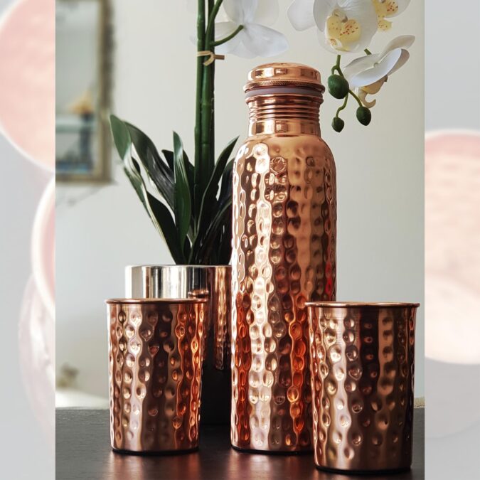 Gift set: Pure copper bottle (900ml) + 2 cups, hammered finish Pure copper bottle (900ml) + 2 cups, hammered finish